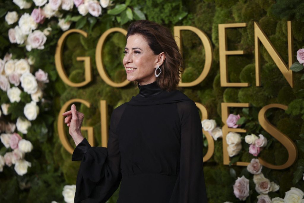 Fernanda Torres ganha Globo de Ouro de melhor atriz de drama e dedica prêmio a Fernanda Montenegro