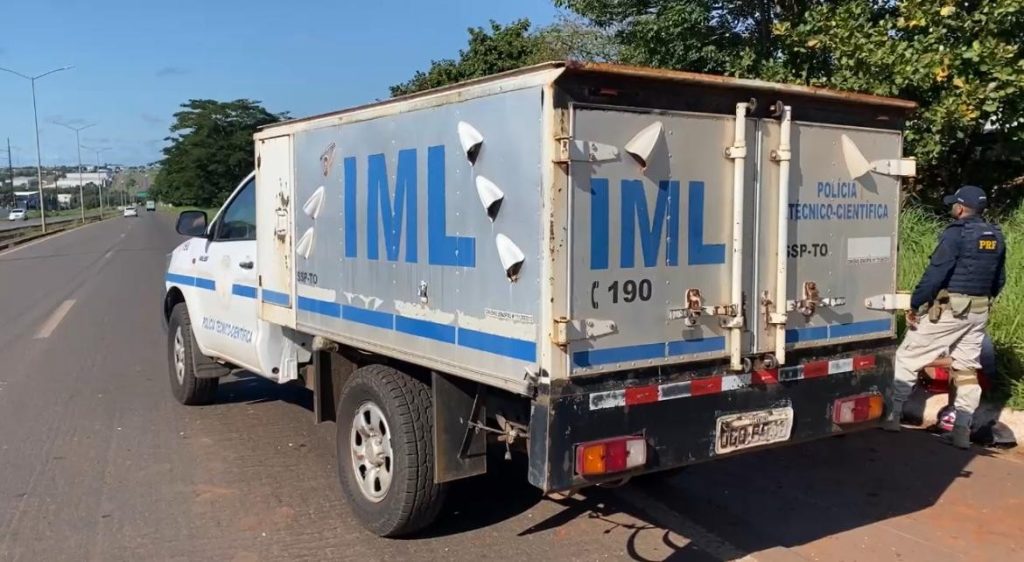 Motociclista de 25 anos morre após ser atropelada por carro de luxo na BR-153, em Araguaína