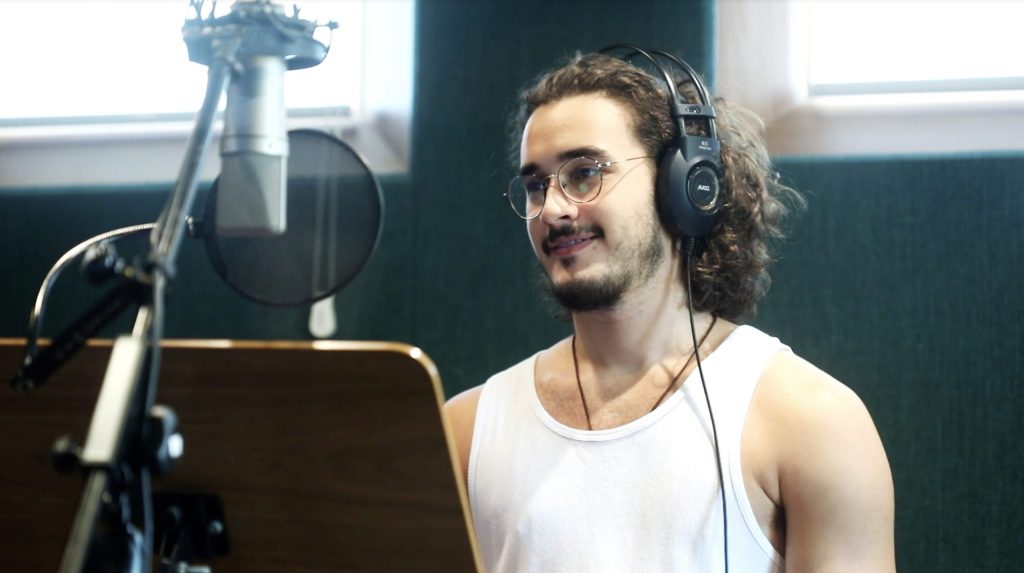 Filipe Bragança vai do rock à canção de amor ao dar voz à animada trilha sonora original do filme ‘Abá e sua banda’