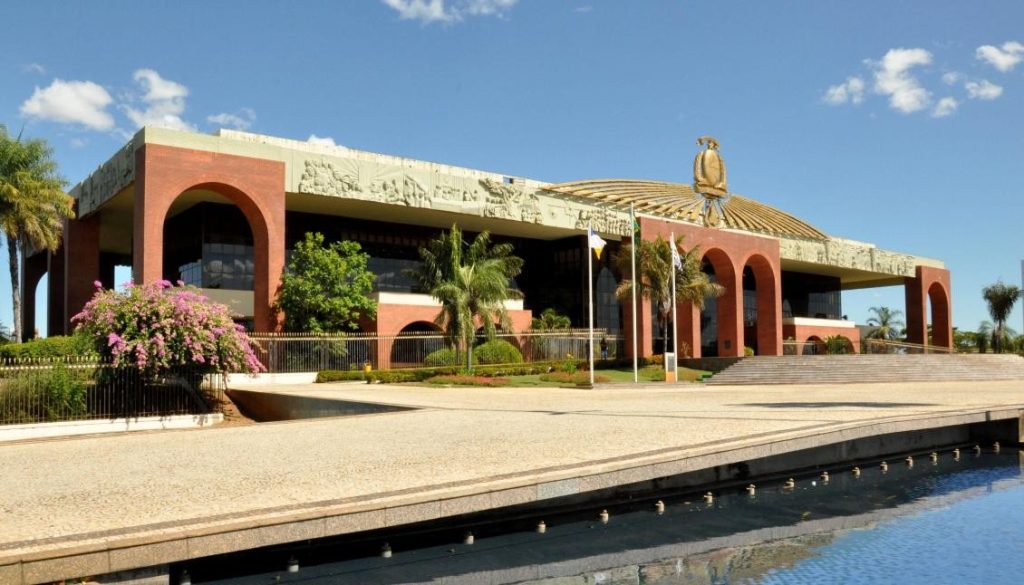 Governador decreta ponto facultativo na quinta-feira e servidores do Tocantins terão cinco dias de folga na Semana Santa