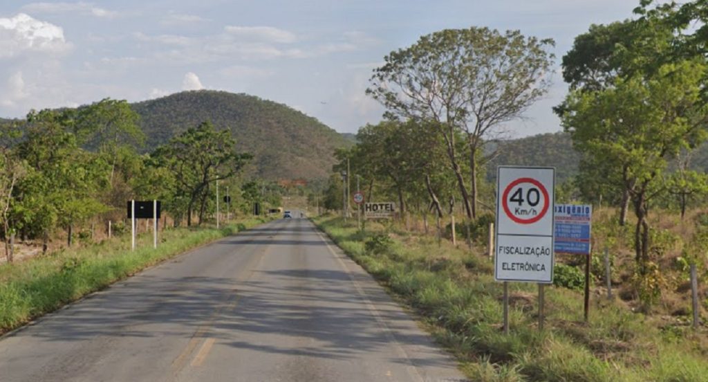 Acidente entre caminhonete e carro na TO-050 deixa idoso morto e óleo derramado na pista