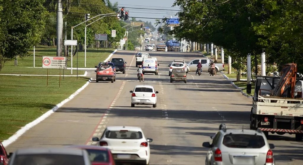 Detran publica listas com mais de 780 notificações de multas de trânsito; confira