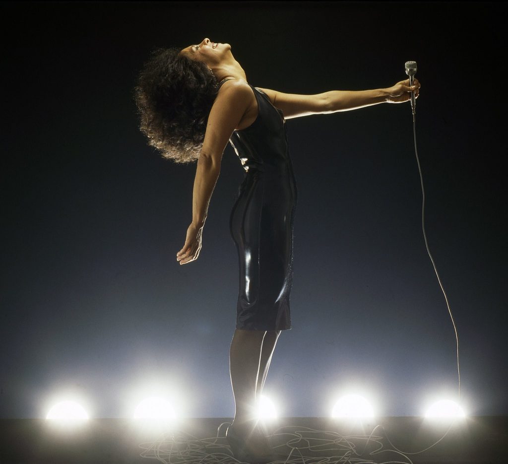 Álbum de Gal Costa tem lançamento digital adiado em uma semana, para frustração dos seguidores da cantora
