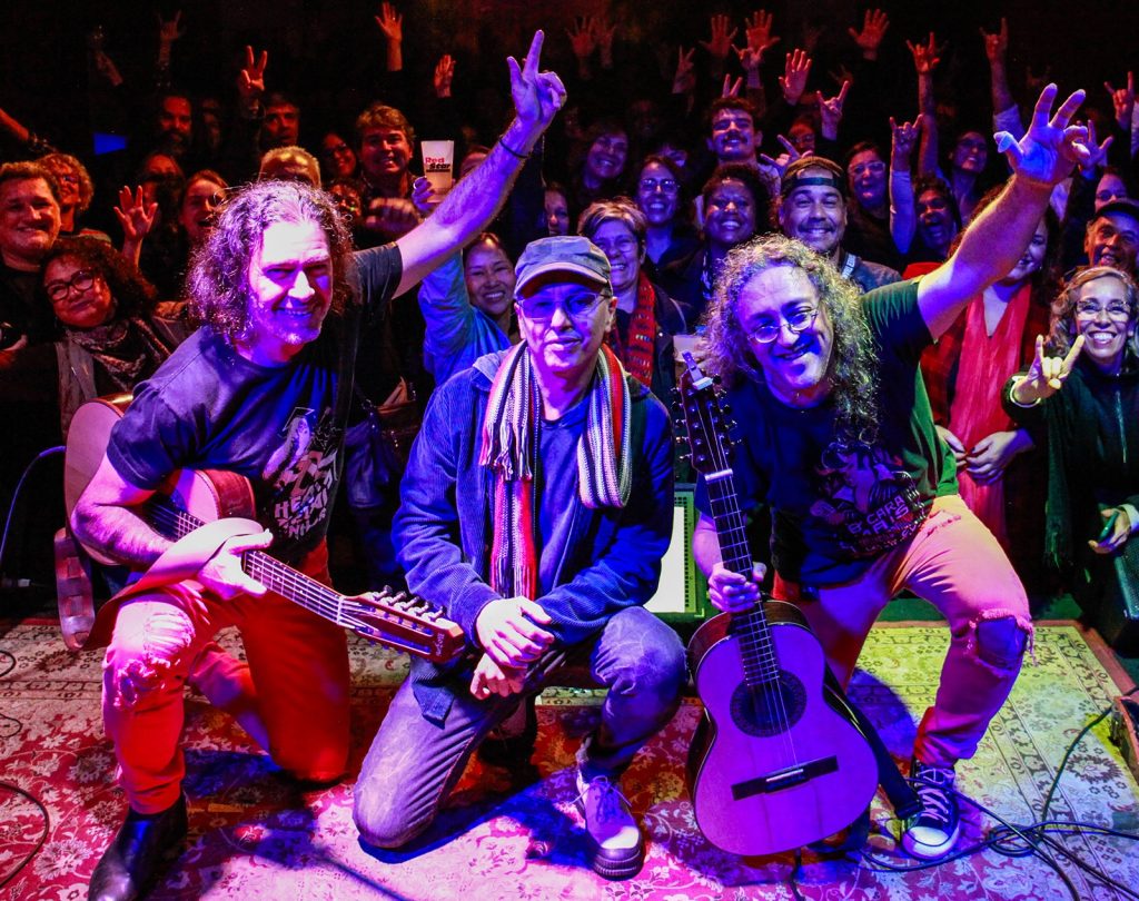 Moda de Rock revive ‘Canalha’ e ‘Steve Jobs’ em EP ao vivo com Zeca Baleiro