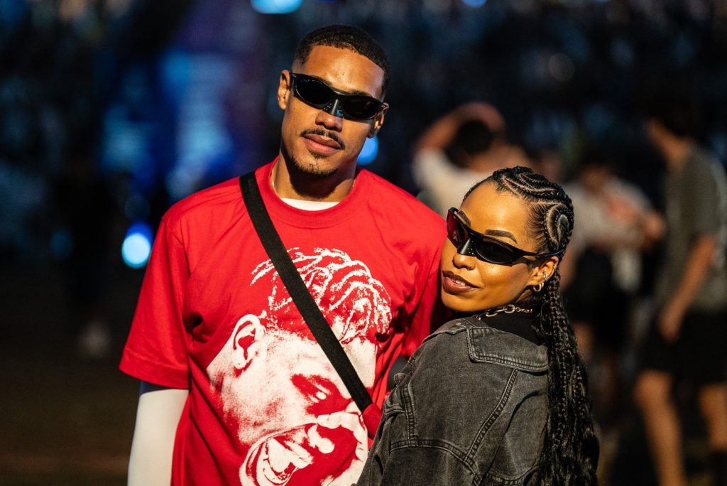 ‘Óculos do Travis Scott’ vira moda no The Town 2025 e domina dia do rap no festival