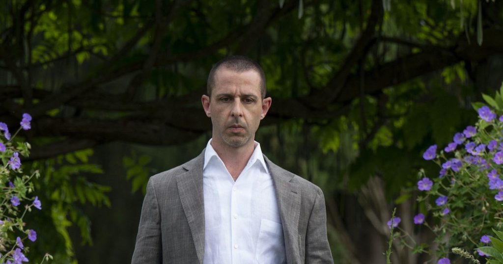 ‘A Rede Social 2’: Jeremy Strong vai interpretar Mark Zuckerberg na continuação