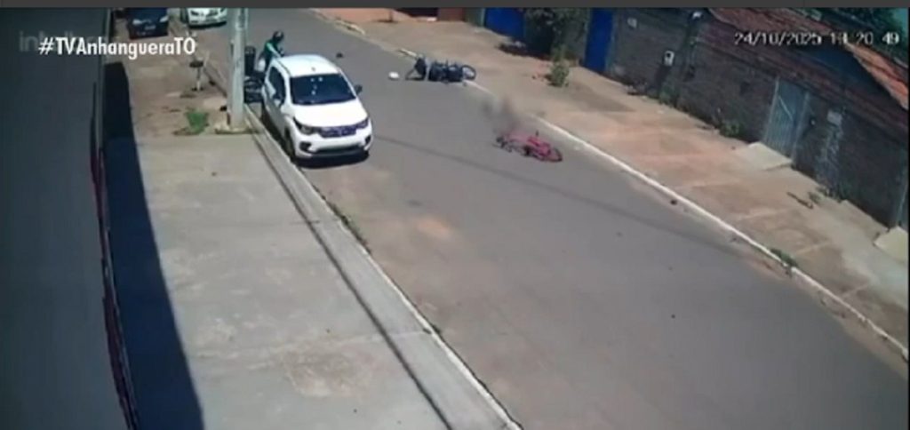 Idoso é atropelado por moto enquanto andava de bicicleta e morre; motociclista fugiu do local