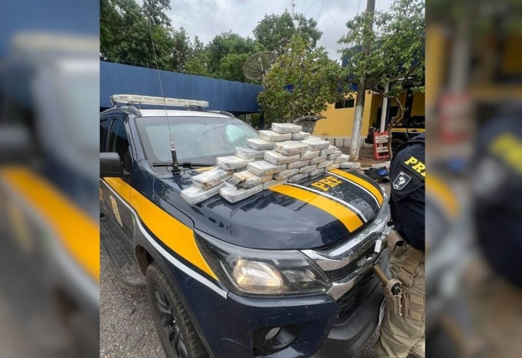 PRF apreende mais de 50 kg de cocaína transportada em carro na BR-153