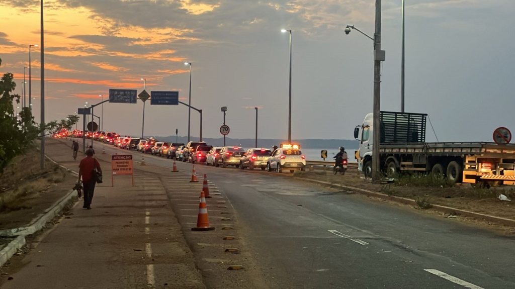 Acidente deixa trânsito congestionado na ponte entre Palmas e Luzimangues; VÍDEO