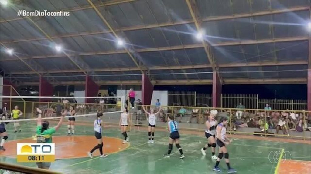 Advogado é preso suspeito de ofender atleta trans durante jogo de vôlei