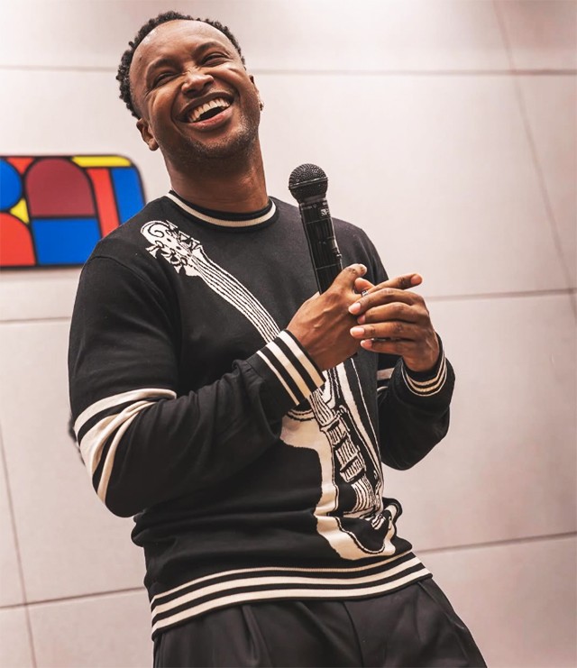 Thiaguinho dá acento ‘bem black’ ao pagode em gravação ao vivo de álbum audiovisual em clube de São Paulo