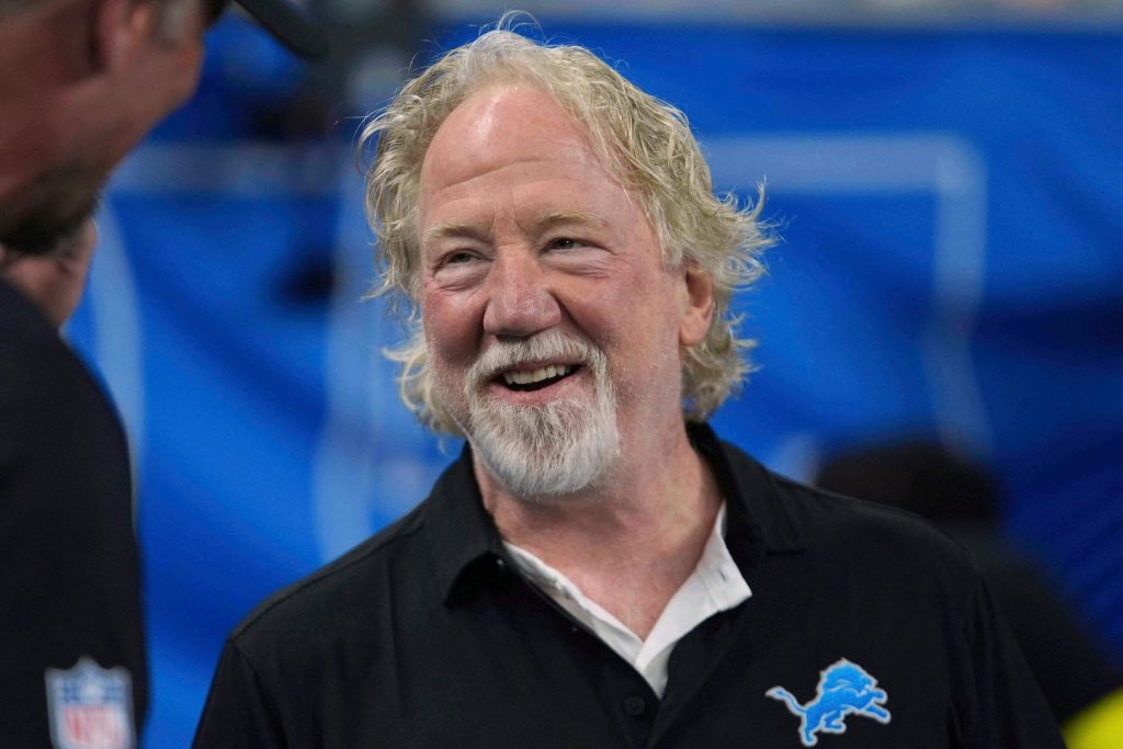 Preso por acusação de abuso sexual infantil, Timothy Busfield é libertado para aguardar julgamento