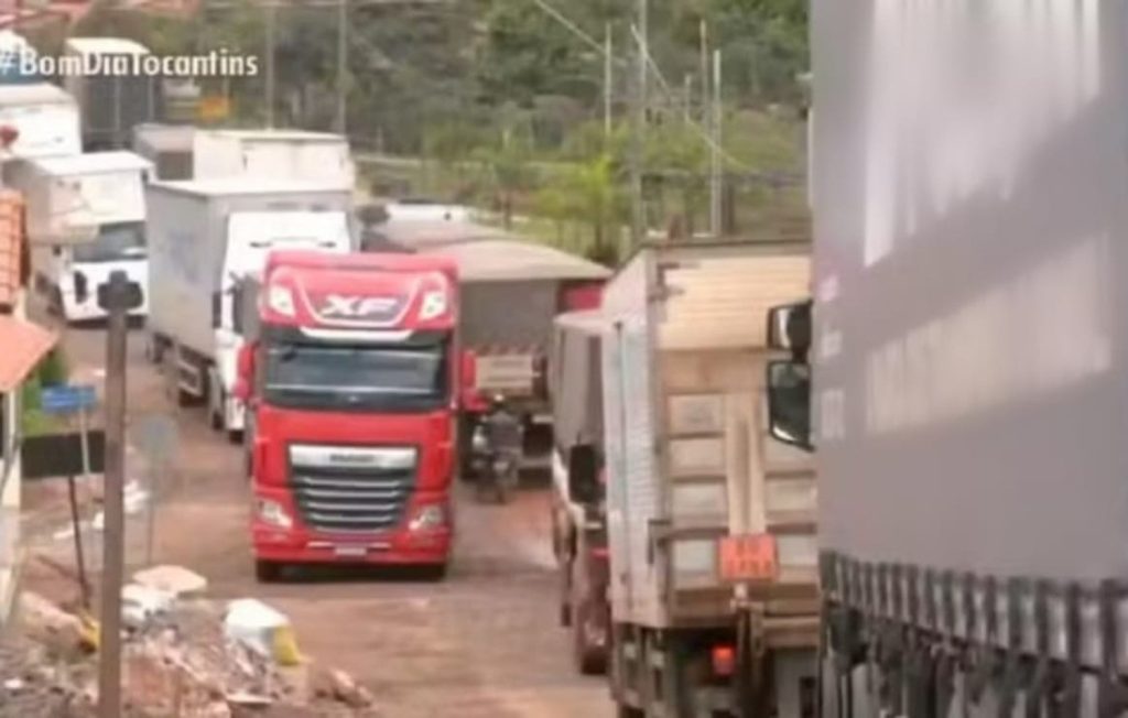 Tribunal determina bloqueio de R$ 453 mil arrecadados com taxa viária após colapso da ponte no TO