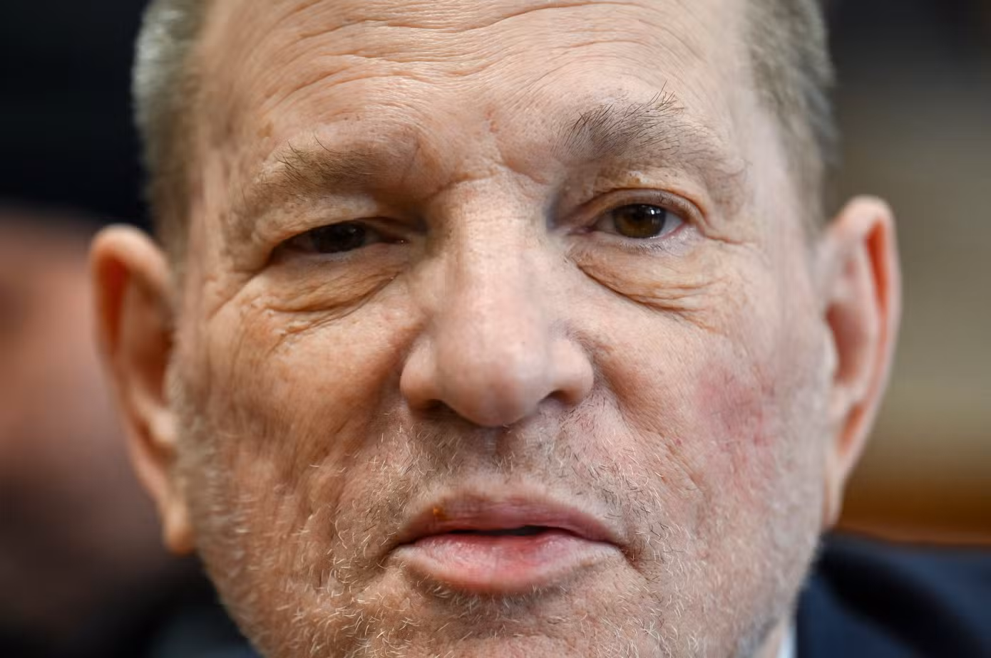 Harvey Weinstein, produtor preso por agressões sexuais, diz que prisão é um ‘inferno’
