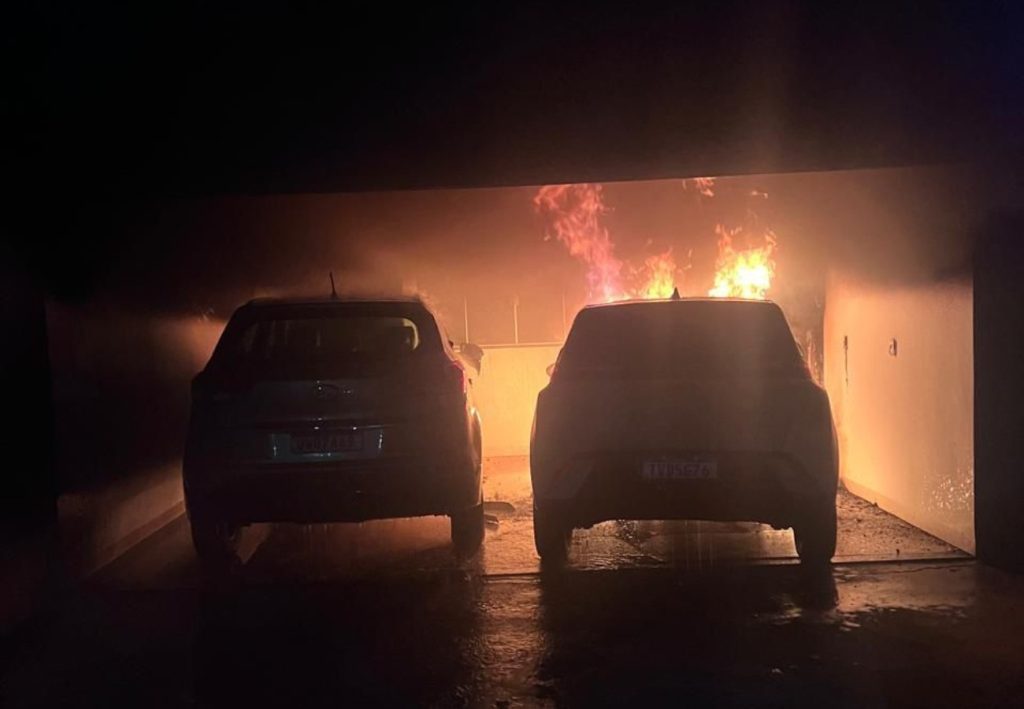 Carro elétrico pega fogo durante carregamento em garagem de casa em Palmas