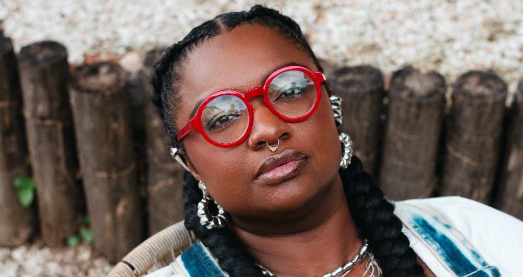 Ellen Oléria aposta no groove de ‘Canto de casa’, álbum autoral que inclui feat da artista com rapper Rincon Sapiência