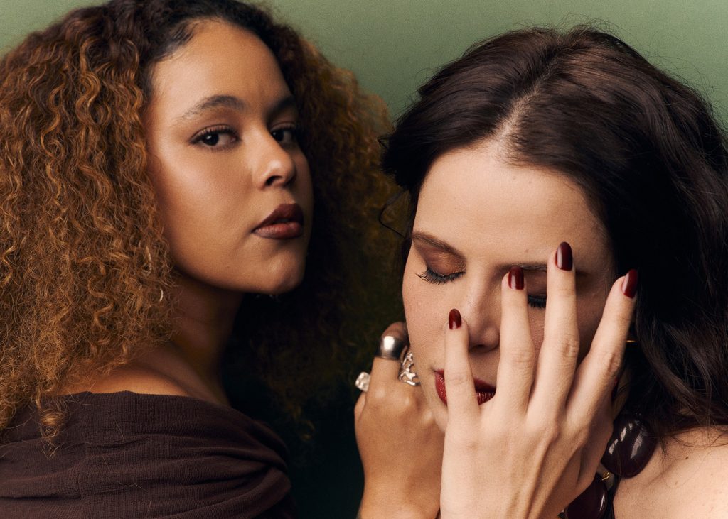 Mariana Volker lança ‘Feitiço’ com Rachel Reis em álbum que também tem Maria Gadú e ‘Desassossego’